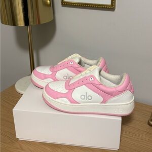 Alo recovery mode sneaker￼ (size 8)